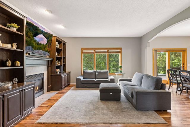 3794 Smithfield Curve, Woodbury, MN 55129