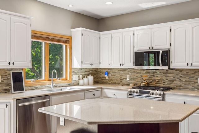 3794 Smithfield Curve, Woodbury, MN 55129