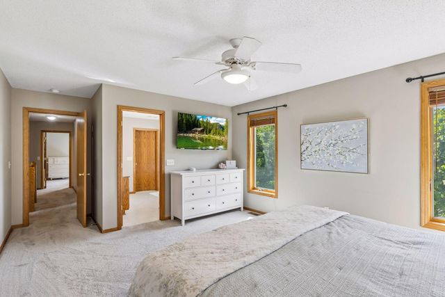 3794 Smithfield Curve, Woodbury, MN 55129