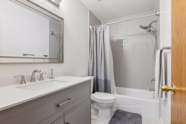 3794 Smithfield Curve, Woodbury, MN 55129