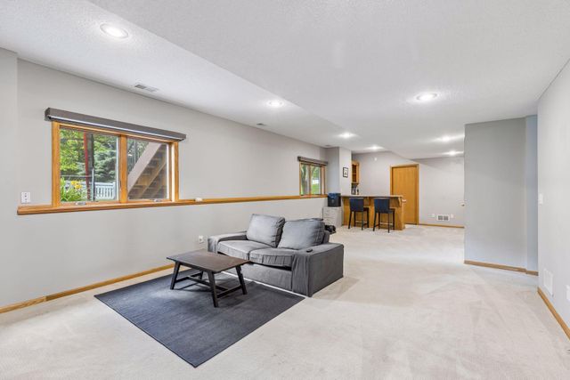 3794 Smithfield Curve, Woodbury, MN 55129