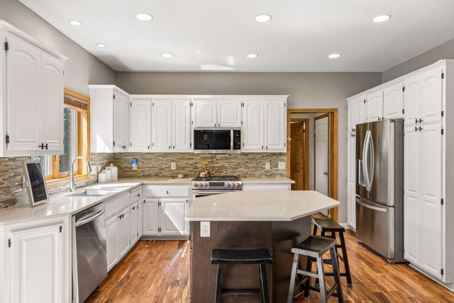 3794 Smithfield Curve, Woodbury, MN 55129