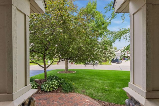 3794 Smithfield Curve, Woodbury, MN 55129