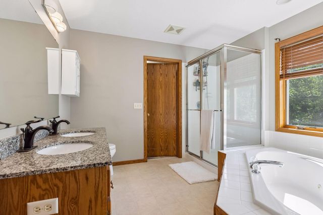 3794 Smithfield Curve, Woodbury, MN 55129