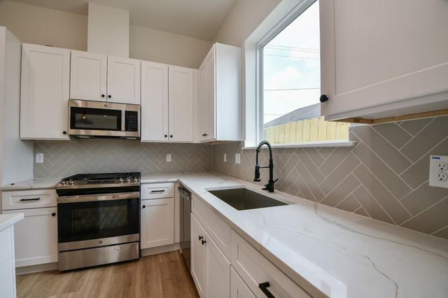 2305 Maury Street, Houston, TX 77026