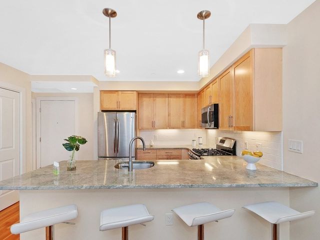 321 Hammond Pond Pkwy 106, Braintree, MA 02467