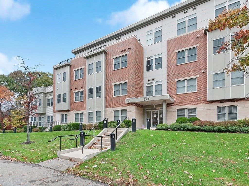 321 Hammond Pond Pkwy 106, Braintree, MA 02467