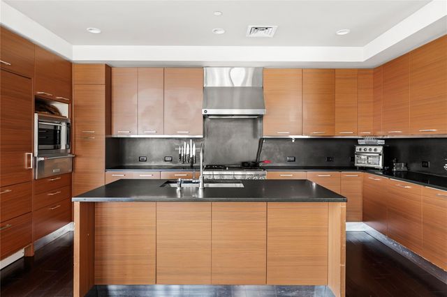 200 Congress Ave 11F, Austin, TX 78701