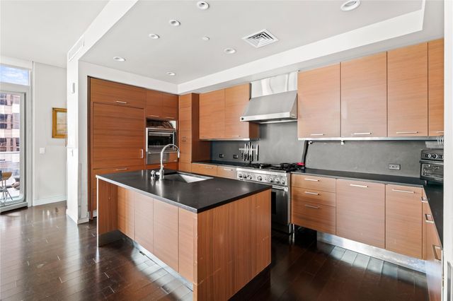 200 Congress Ave 11F, Austin, TX 78701