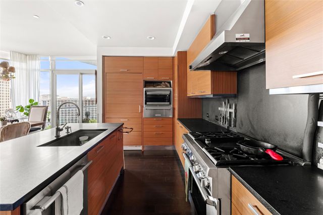 200 Congress Ave 11F, Austin, TX 78701