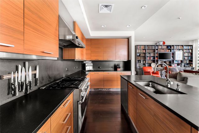 200 Congress Ave 11F, Austin, TX 78701