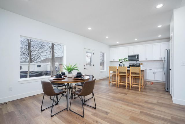 184 East Clayton Lane, Republic, MO 65738