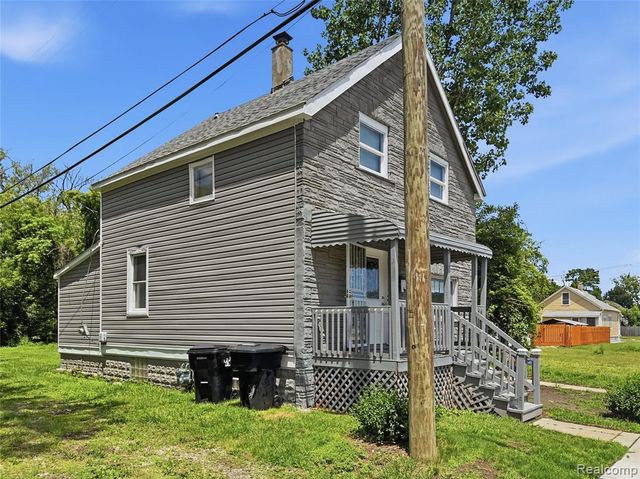 9325 E Warren Avenue, Detroit, MI 48214
