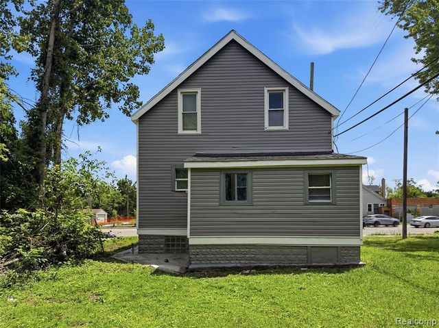 9325 E Warren Avenue, Detroit, MI 48214
