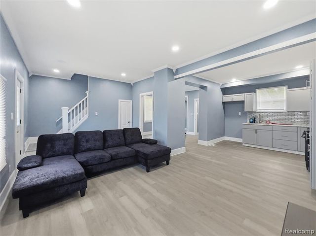 9325 E Warren Avenue, Detroit, MI 48214