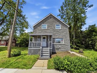 9325 E Warren Avenue, Detroit, MI 48214