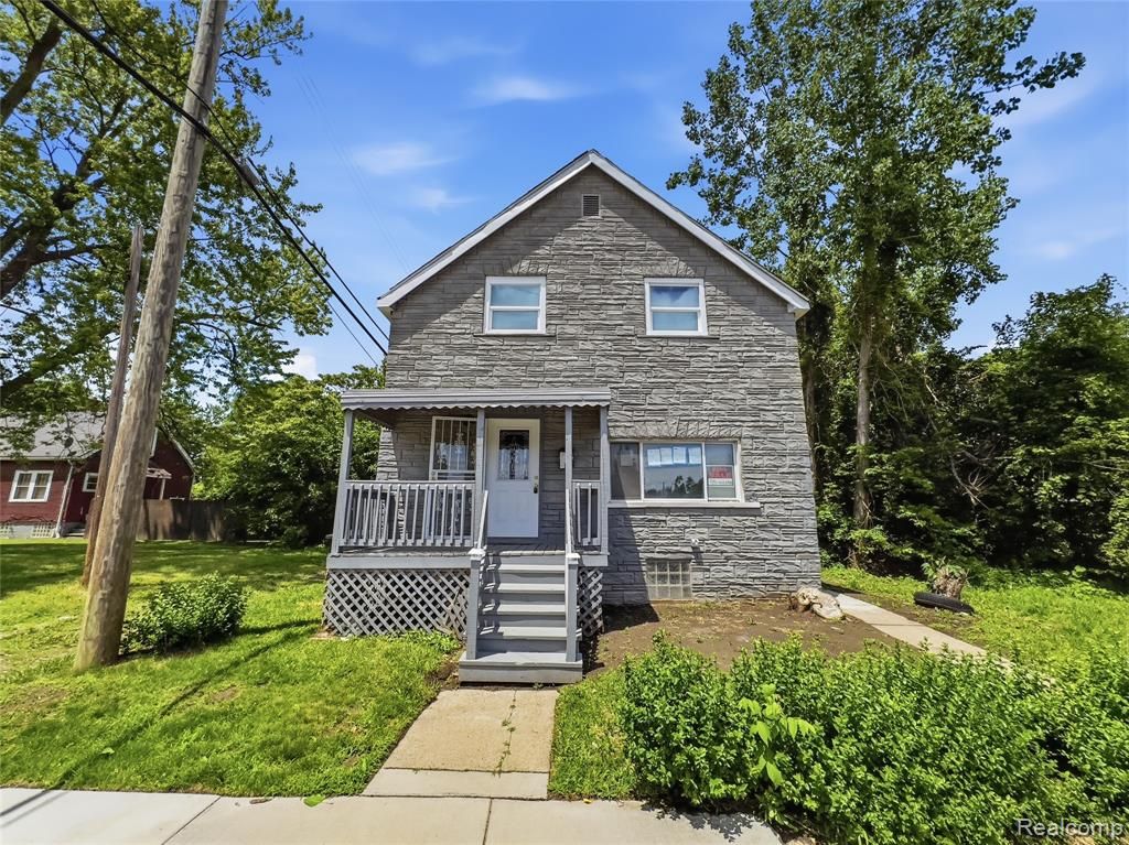 9325 E Warren Avenue, Detroit, MI 48214
