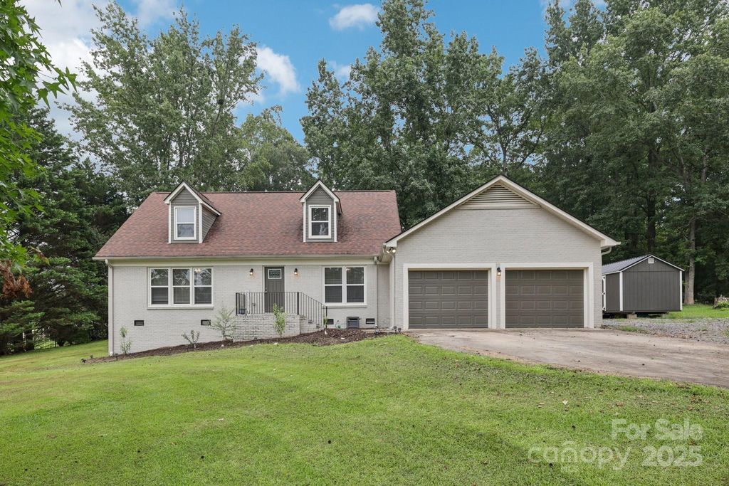 798 Pinehaven Circle, Clover, SC 29710