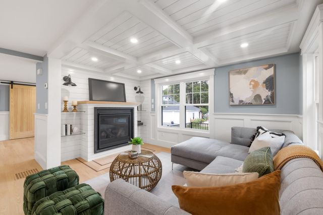 15 Pitts St, Natick, MA 01760
