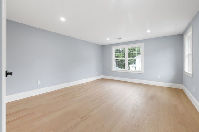 15 Pitts St, Natick, MA 01760