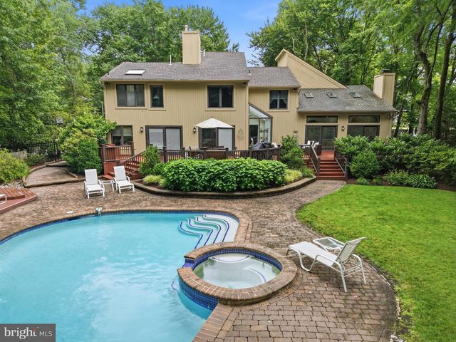 43 SOUTHWOOD DR, Cherry Hill, NJ 08003