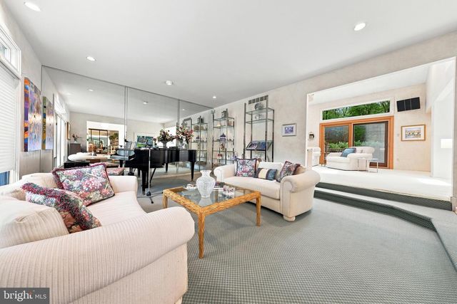 43 SOUTHWOOD DR, Cherry Hill, NJ 08003