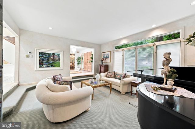 43 SOUTHWOOD DR, Cherry Hill, NJ 08003
