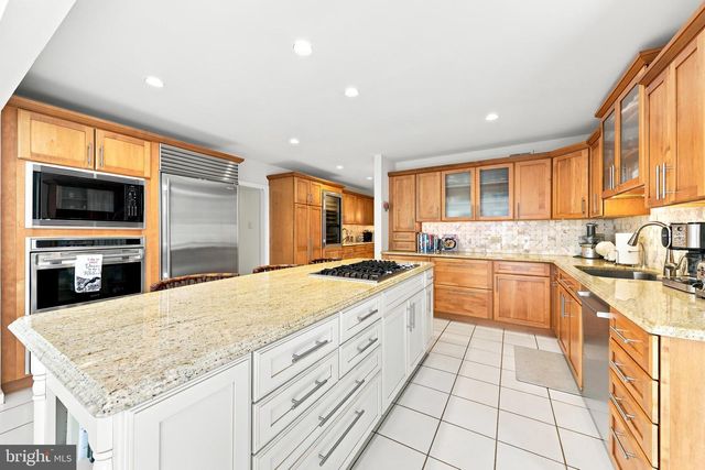 43 SOUTHWOOD DR, Cherry Hill, NJ 08003