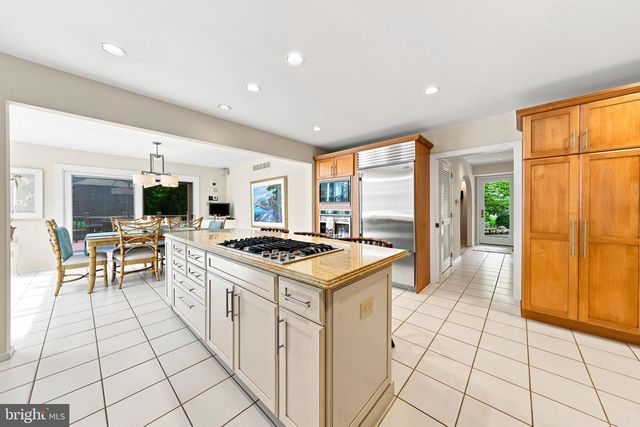 43 SOUTHWOOD DR, Cherry Hill, NJ 08003