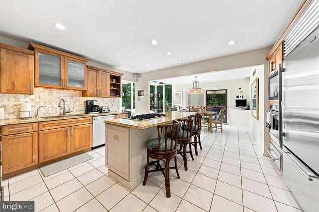 43 SOUTHWOOD DR, Cherry Hill, NJ 08003
