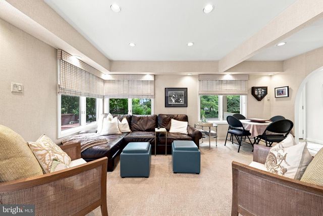 43 SOUTHWOOD DR, Cherry Hill, NJ 08003