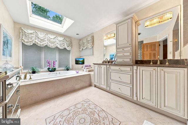 43 SOUTHWOOD DR, Cherry Hill, NJ 08003