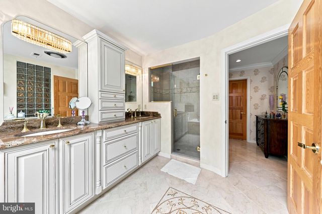 43 SOUTHWOOD DR, Cherry Hill, NJ 08003