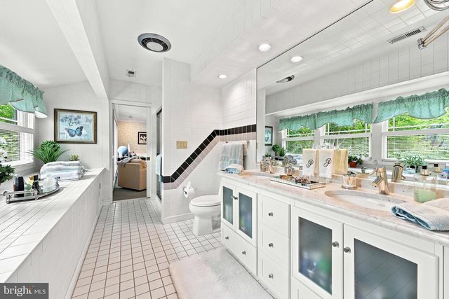 43 SOUTHWOOD DR, Cherry Hill, NJ 08003
