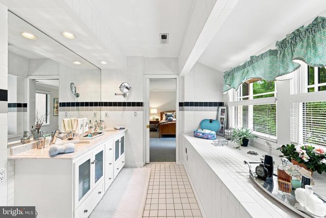 43 SOUTHWOOD DR, Cherry Hill, NJ 08003