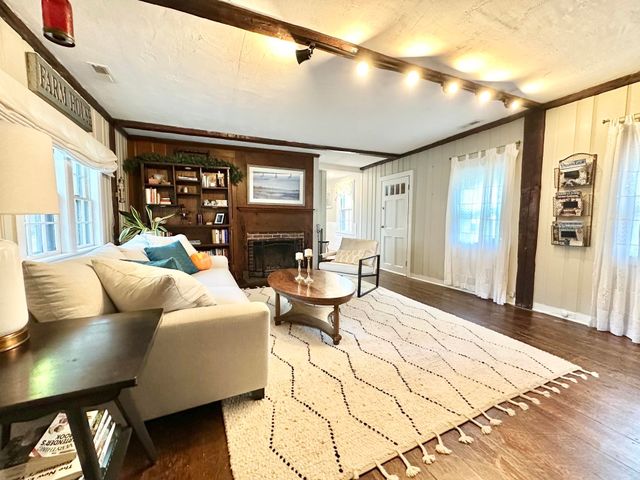 84 Main Street, Hollis, NH 03049