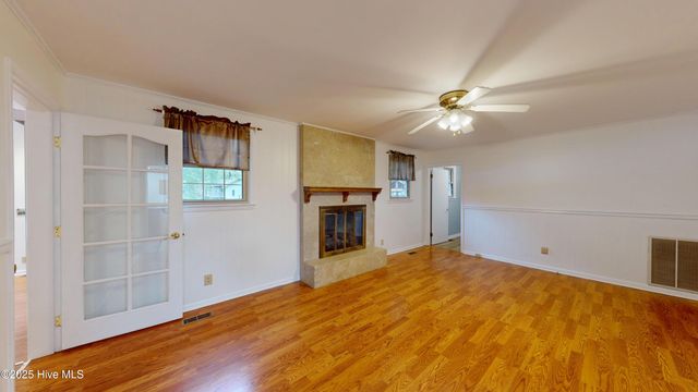 902 Sioux Drive, Jacksonville, NC 28540
