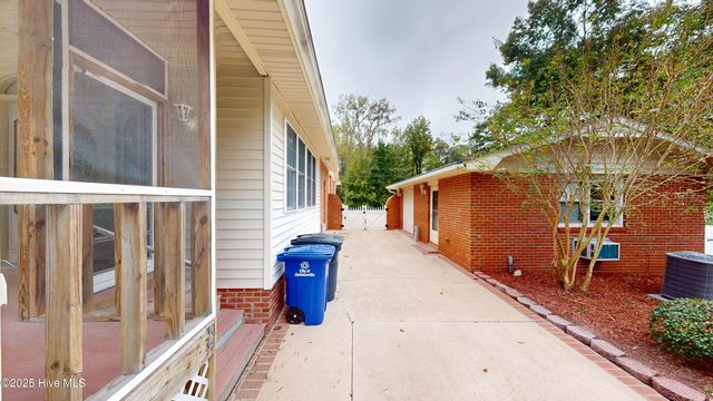 902 Sioux Drive, Jacksonville, NC 28540
