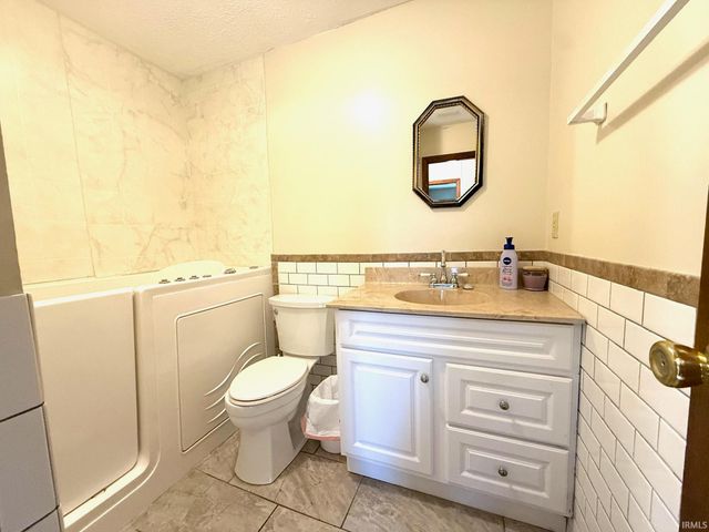 8201 Tilford Rd, Bloomington, IN 47404