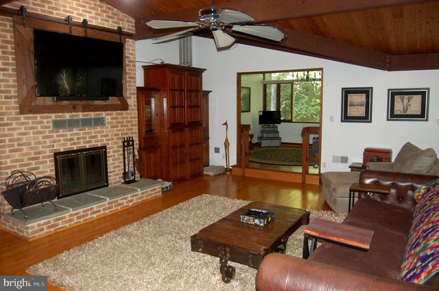 9728 SWIFT CREEK CT, Fairfax Station, VA 22039