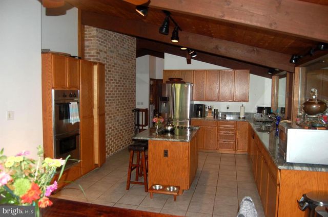 9728 SWIFT CREEK CT, Fairfax Station, VA 22039