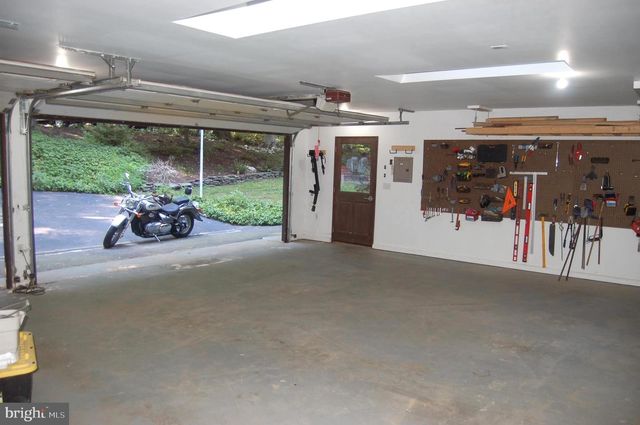 9728 SWIFT CREEK CT, Fairfax Station, VA 22039