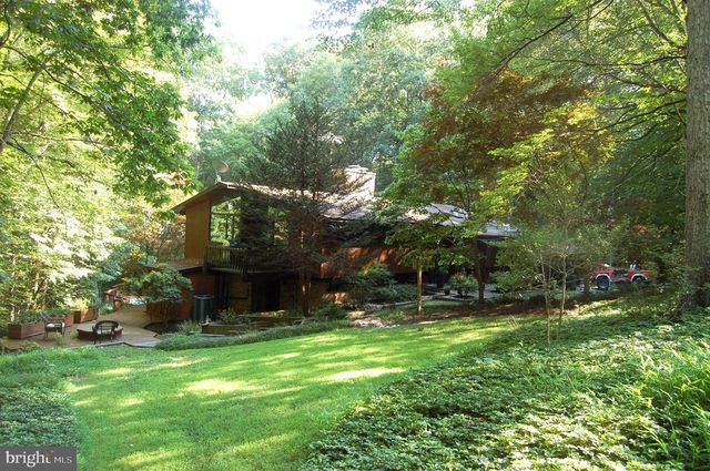 9728 SWIFT CREEK CT, Fairfax Station, VA 22039