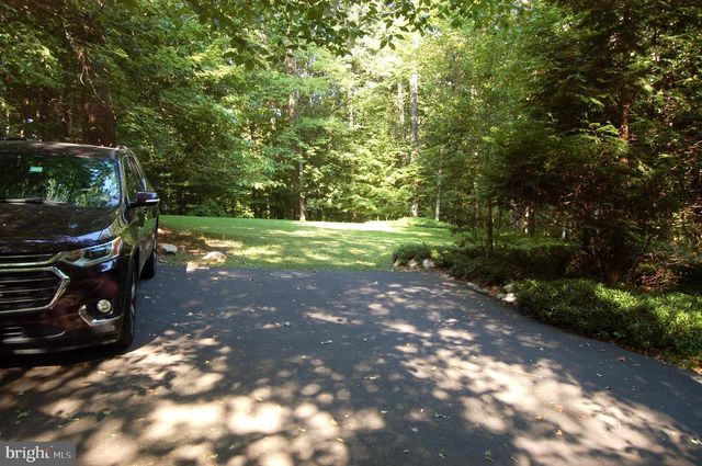 9728 SWIFT CREEK CT, Fairfax Station, VA 22039