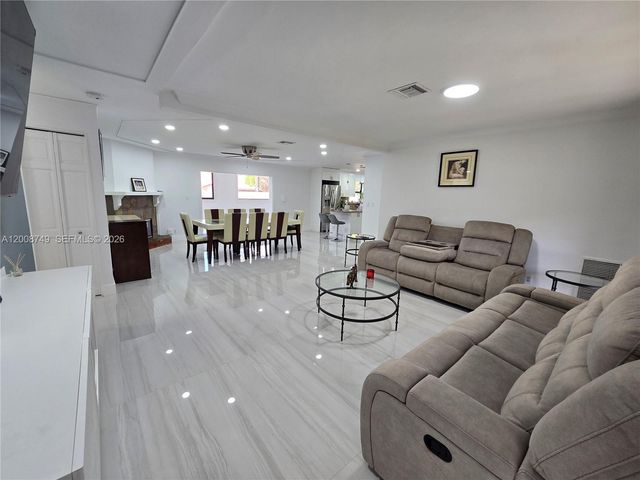 11578 NW 39th Pl, Coral Springs, FL 33065