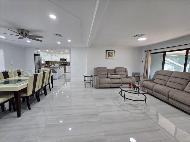 11578 NW 39th Pl, Coral Springs, FL 33065