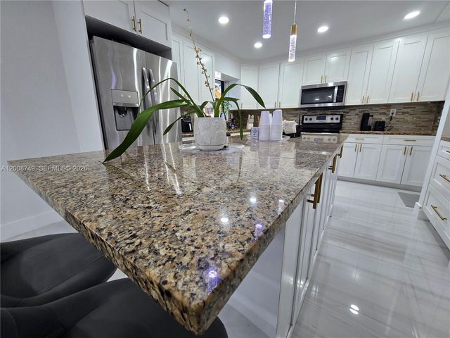 11578 NW 39th Pl, Coral Springs, FL 33065