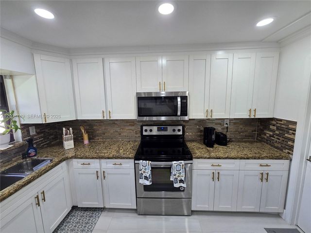 11578 NW 39th Pl, Coral Springs, FL 33065