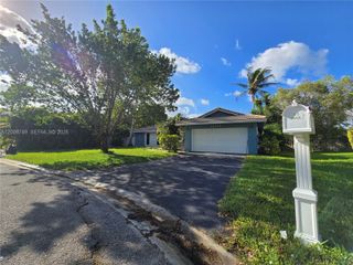 11578 NW 39th Pl, Coral Springs, FL 33065