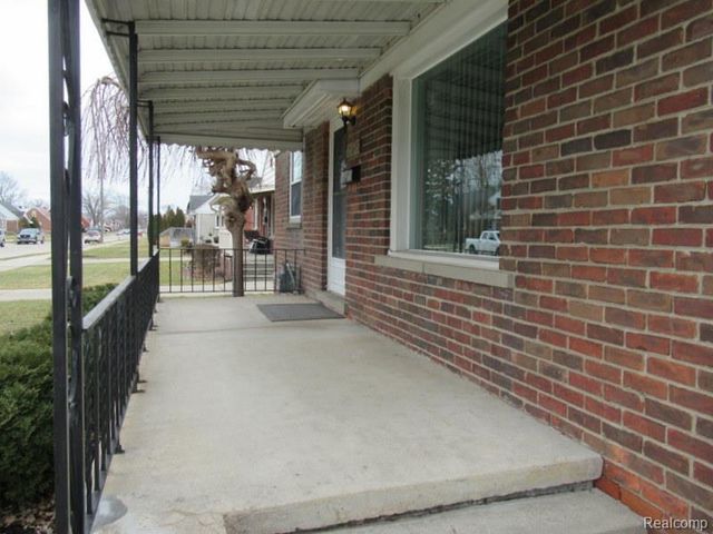 25645 Waldorf Street, Roseville, MI 48066